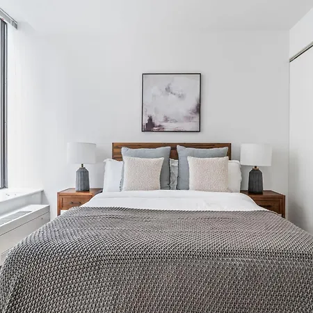 Downtown Modern Apartment With 3Br And 2Ba